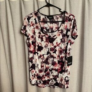 Simply Vera Vera Wang Short Sleeve Floral Crinkle Tee in White, Burgundy & Black